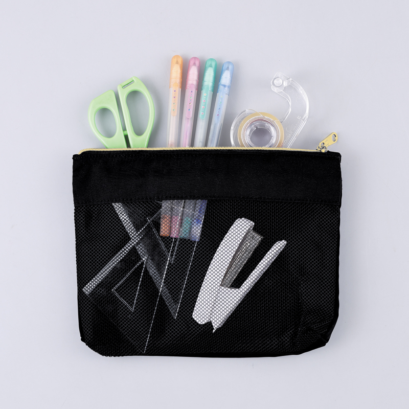 整理がしやすい4in1ポーチ