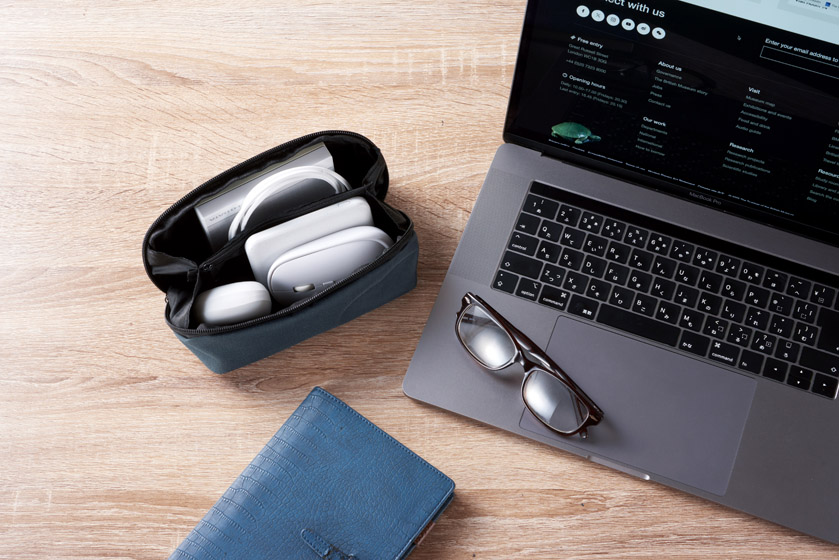 パッ！と広がるたっぷりポーチ