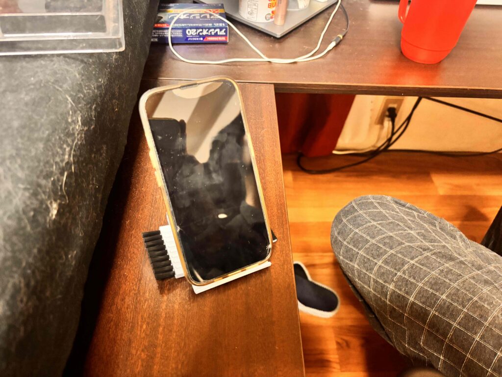 スマホスタンドにもなるPC2WAYクリーナー スマホスタンドとして使用