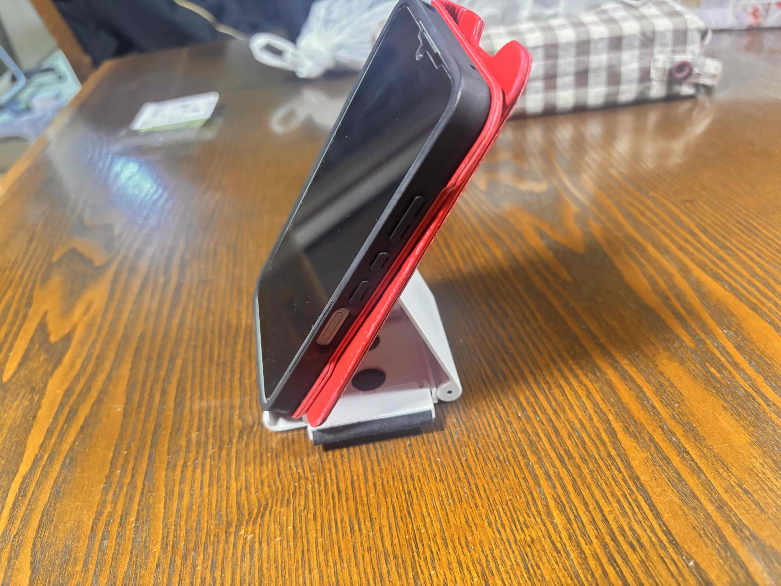 スマホスタンドにもなるPC2WAYクリーナー スマホスタンドとして