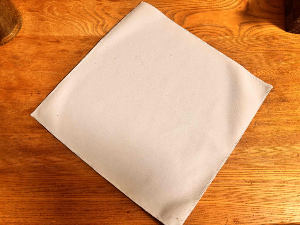 保冷保温タオルを広げた様子