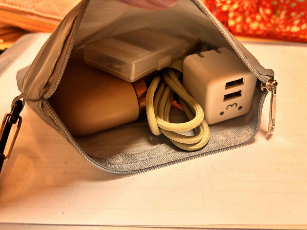 リフレクターポーチ 中身