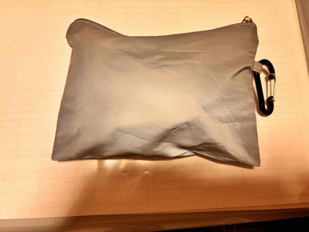 リフレクターポーチ 中に物を入れた時