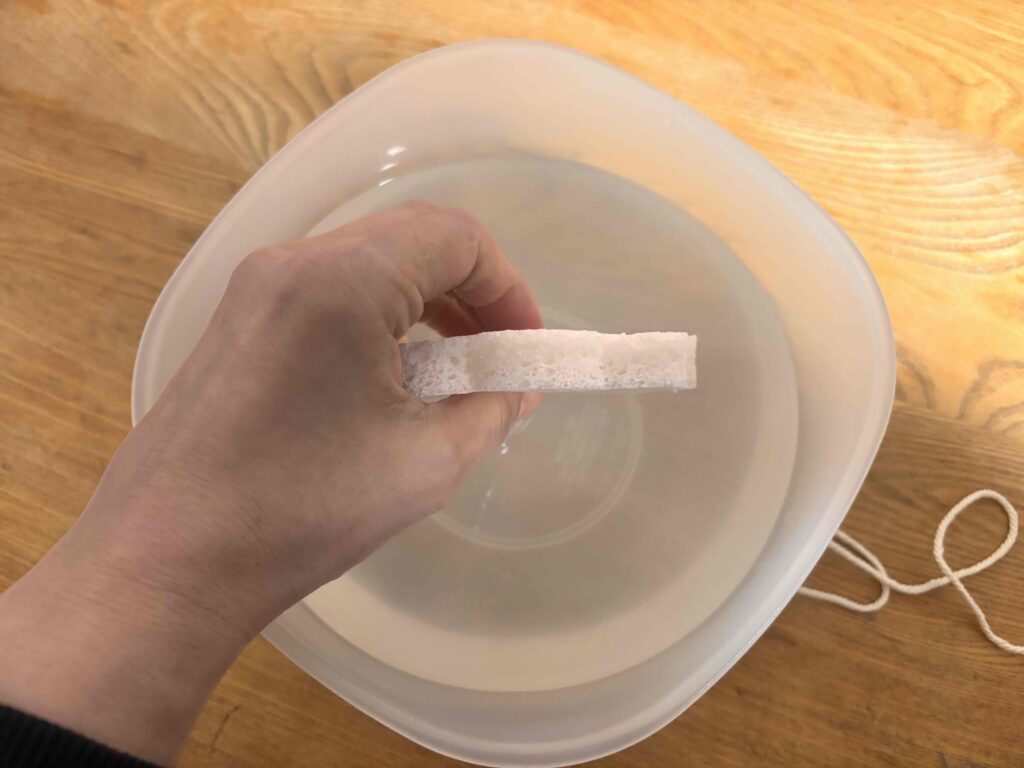 ふくらむマジックスポンジが水を含んで膨らんだ