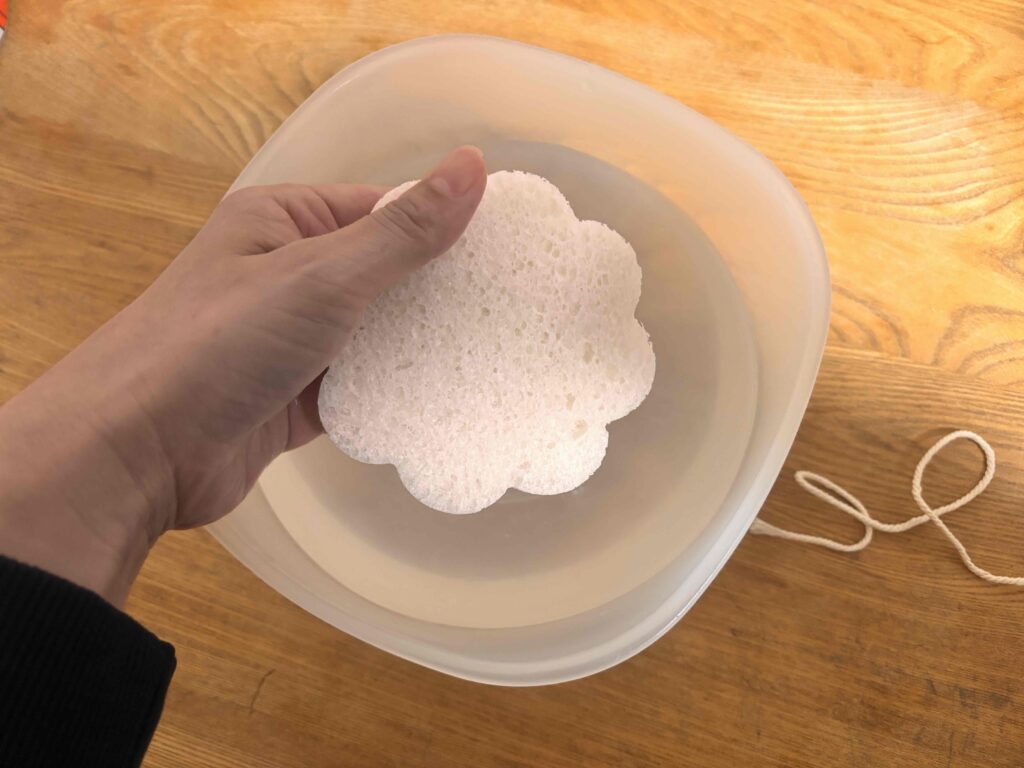 ふくらむマジックスポンジ　膨らんだスポンジを正面から見た様子