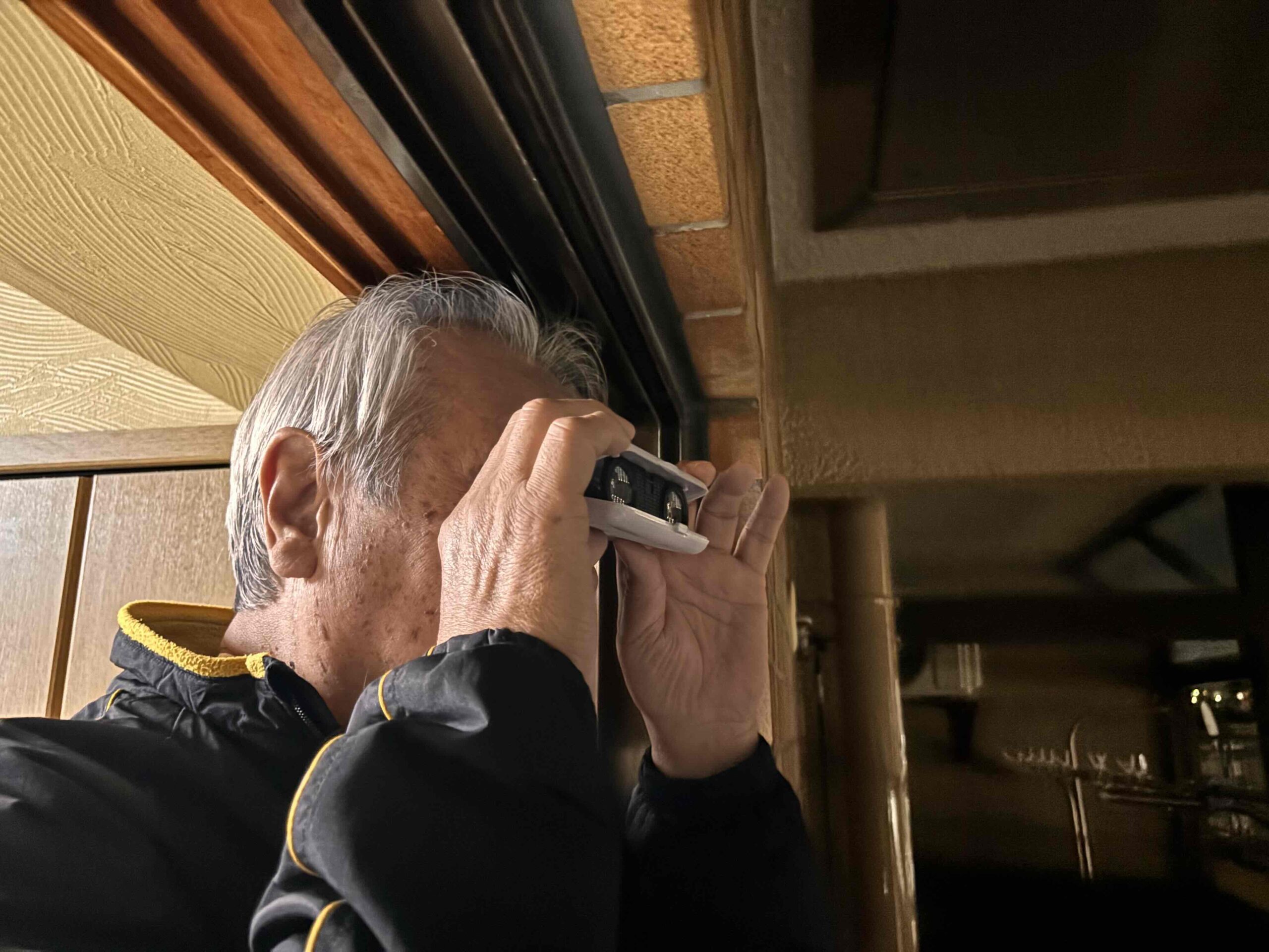 コンパクトオペラグラスを実際に使用した様子