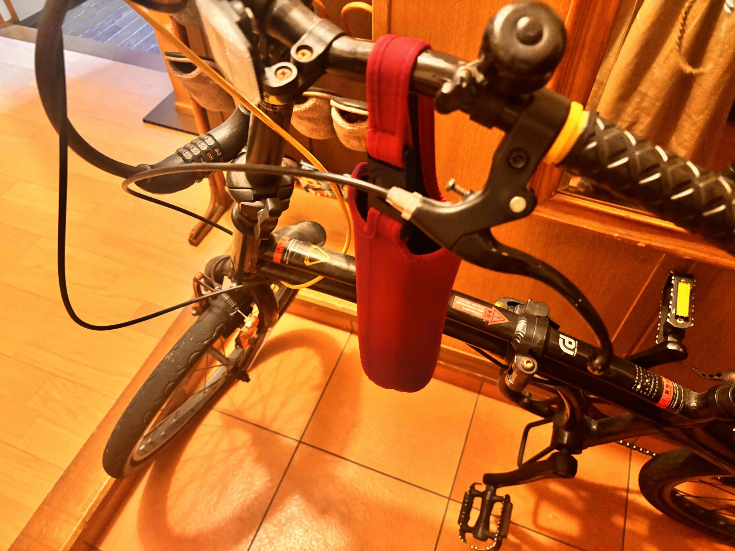 ポス／ボトルホルダーを自転車に取り付け