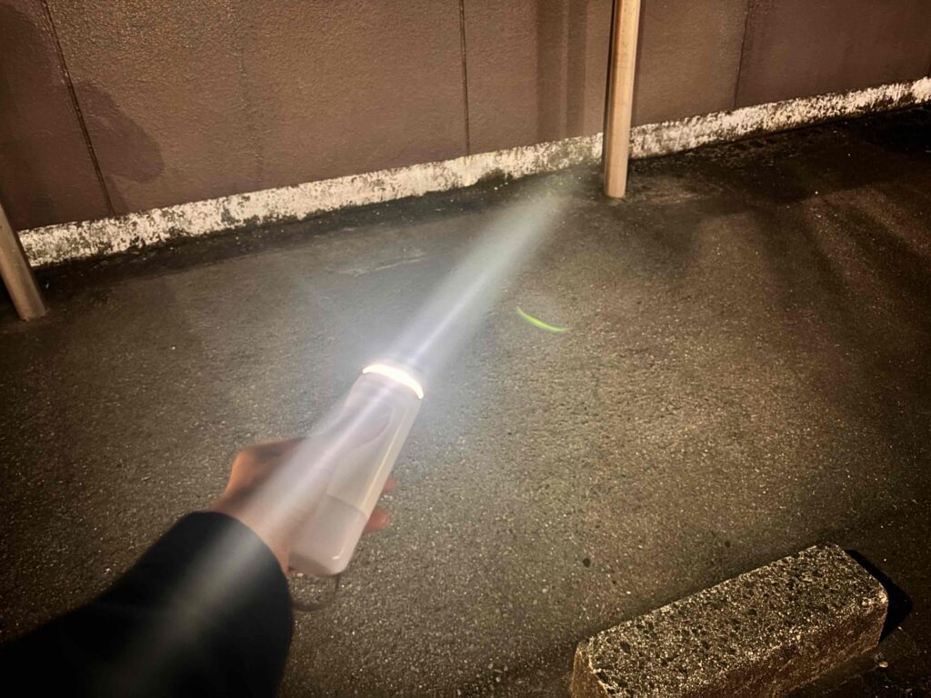 ハンディランタンを懐中電灯として使用