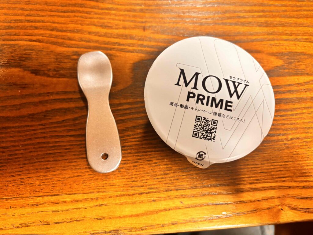 アイスクリームスプーンを未開封のカップアイス