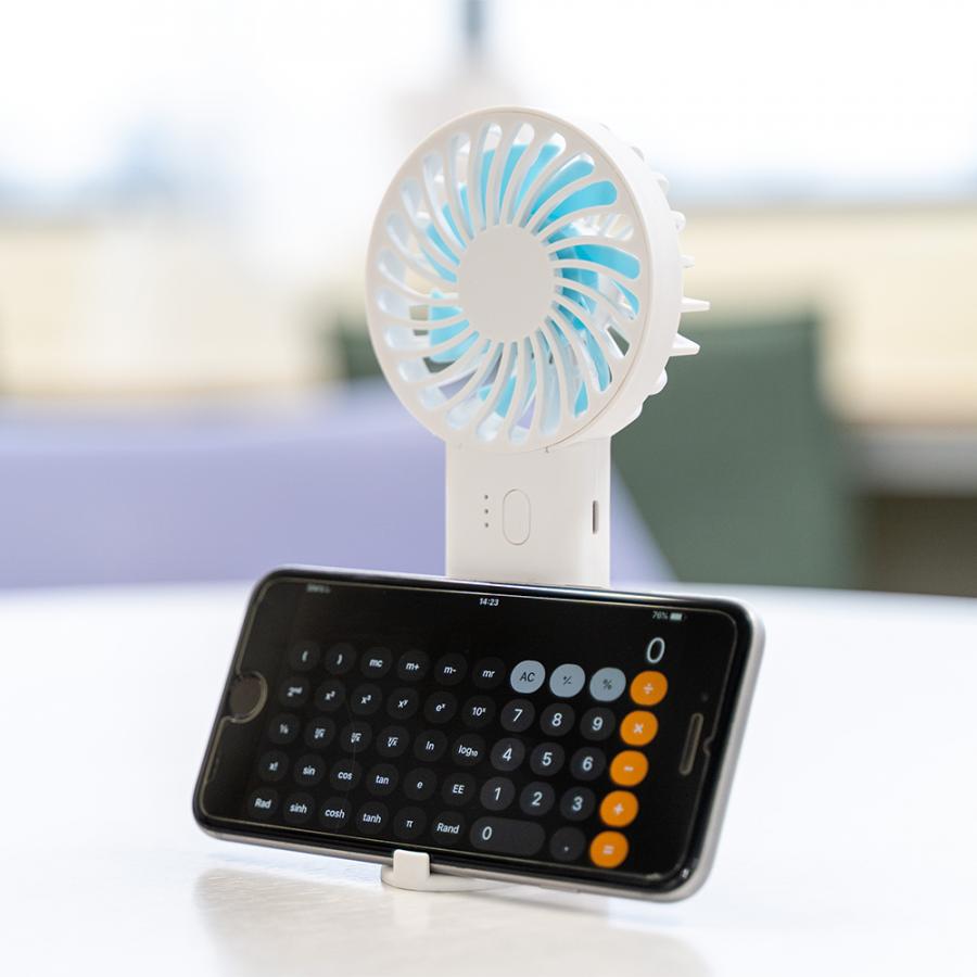 充電式ハンディファン　スマホスタンドにもなる