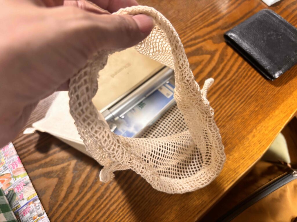 オーガニックコットンネット巾着（L）　ナチュラルにお薬手帳や筆記具などの小物を収納