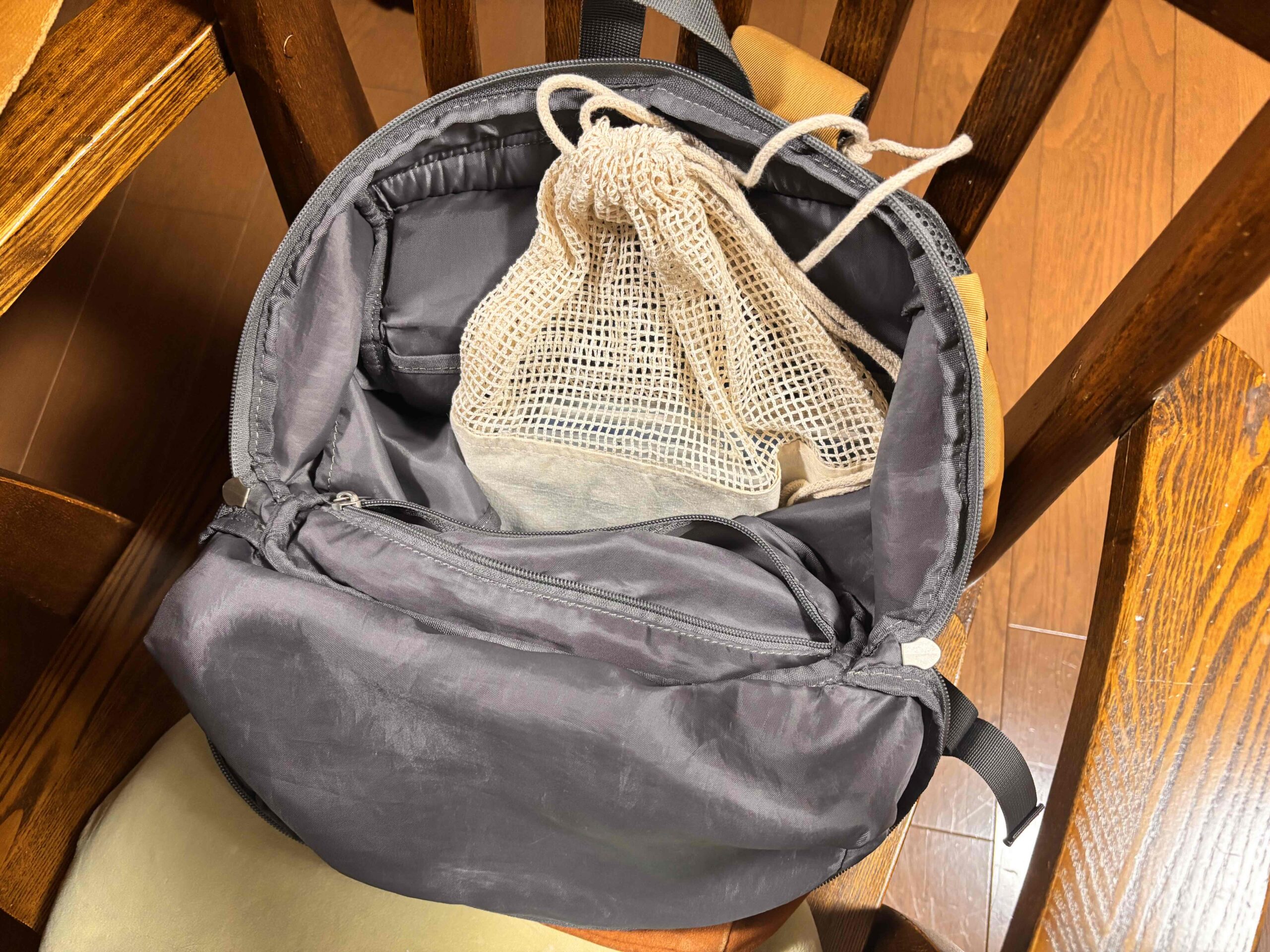 オーガニックコットンネット巾着（L）　ナチュラルはカバンに入れて持ち歩きやすい