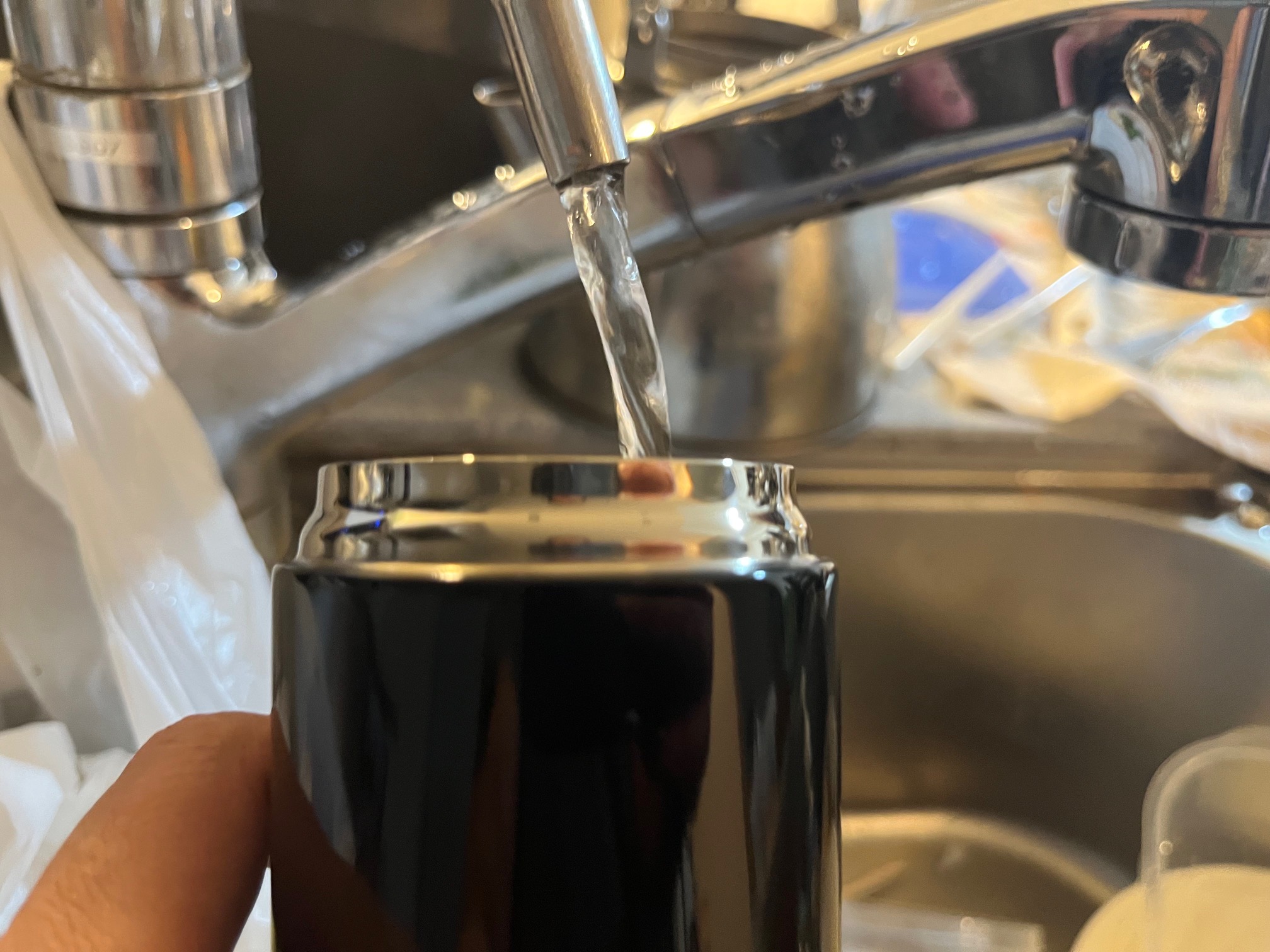 ステンレスサーモドリンクボトル　530mlは口が広く水を注ぎやすい
