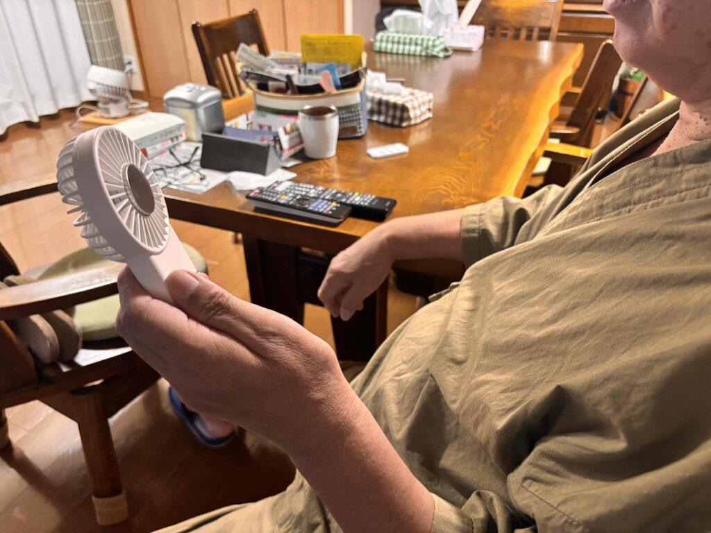 冷却プレートフラットUSBハンデイファン　静音性に優れているため屋内でも使いやすい