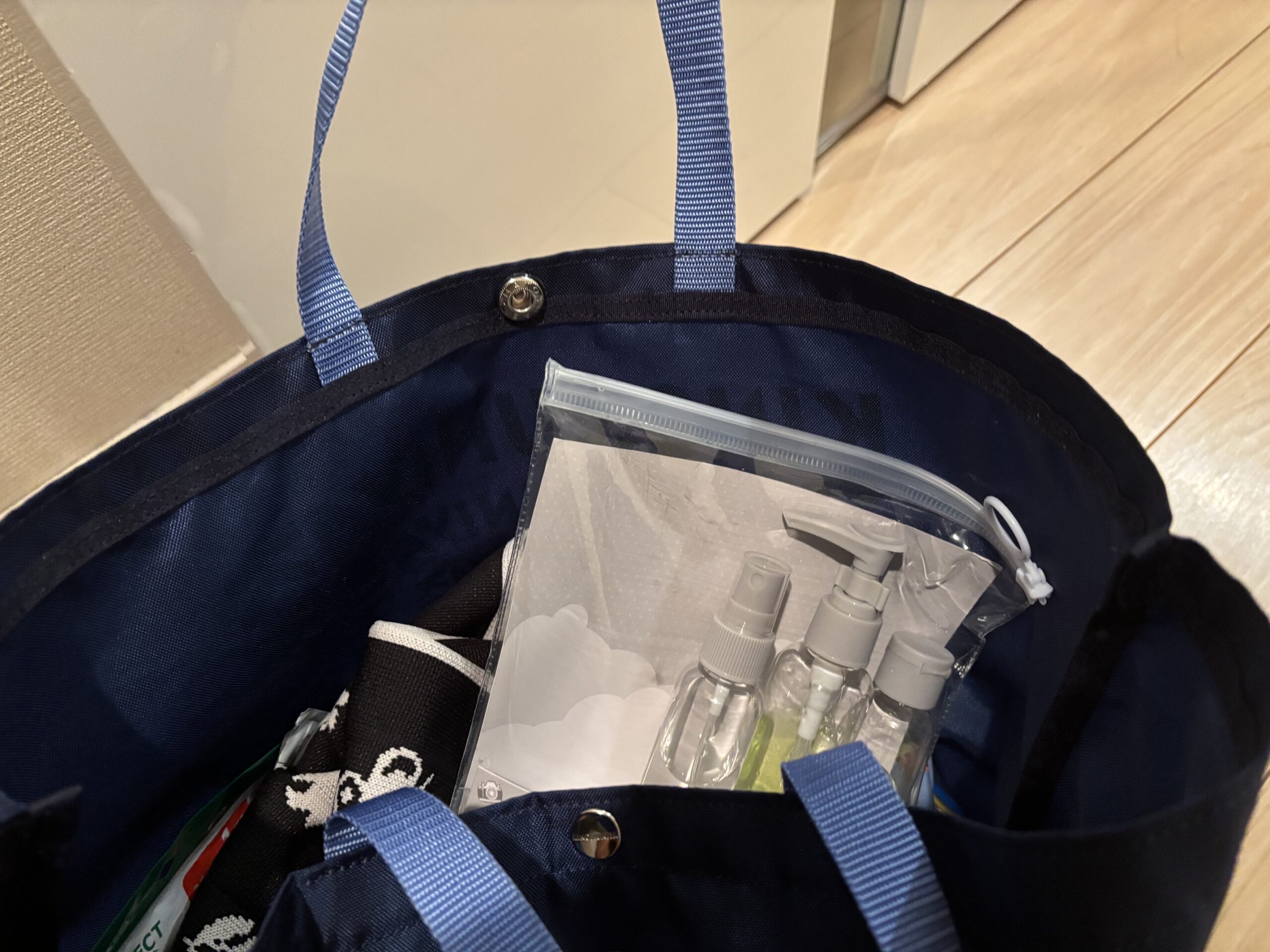トラベル詰め替え容器 ポーチをバッグに収納